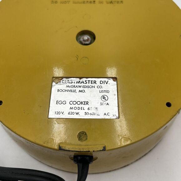 Toastmaster Rapid Electric Egg Cooker, Poacher with Auto-Off, 7 Egg Capacity Red - Picture 3 of 10